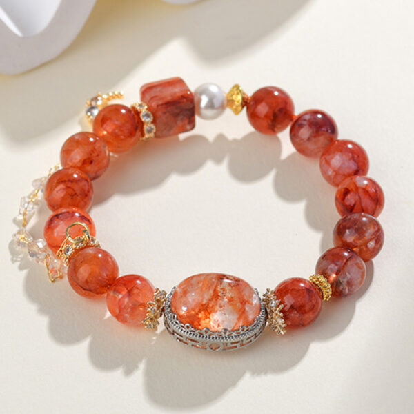 "Luz Lunar" – Pulsera de Cuarzo Hematoide y Rojo Dije Lunar Dorado - Image 2