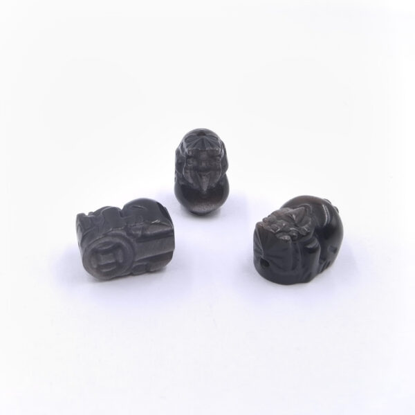 Dije Tallado en Obsidiana Plateada – Pixiu Pequeño