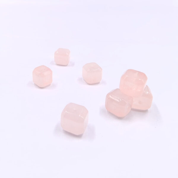 Dije Tallado en Forma de Cubo – Cuarzo Rosa