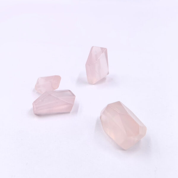 Dije Tallado en Forma Irregular – Cuarzo Rosa - Image 2